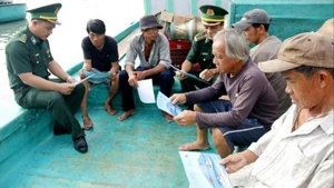 林同省加强普法教育，引导渔民合法负责可持续捕鱼。（图片来源：人民军队报）