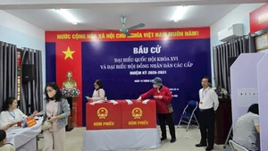 截至3月15日23时23分：越南全国34个省市投票率达99.68%。