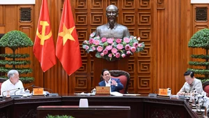 范明正总理主持会议。