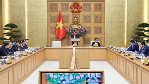 范明正总理主持会议。（图片来源：baochinhphu.vn）