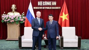 越南公安部长梁三光大将会见俄罗斯联邦总统助理、国家海事委员会主席尼古拉·帕特鲁舍夫。（图片来源：越通社）