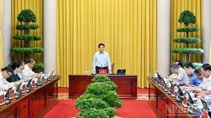 国家主席梁强发表指导性讲话。