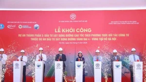 环城四号首都圈高速公路项目第3子项目动工仪式。（图片来源：baomoi.com）
