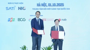 双方共同交换“东南亚清洁、负担得起和安全的能源”项目的协议。（图片来源：baochinhphu.vn）