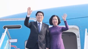 国家主席梁强和夫人启程出席第80届联合国大会。（图片来源：qdnd.vn）