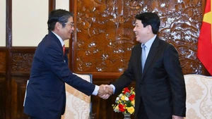 越南国家主席梁强会见日本驻越南大使伊藤直树。