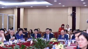 与会代表。