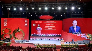 苏林总书记在仪式上发表讲话。