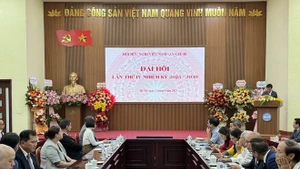 越南与阿尔及利亚友好协会第四次代表大会场景。（图片来源：越通社）