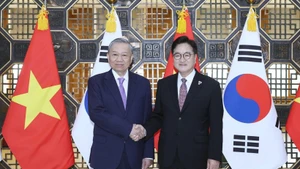 越共中央总书记苏林会见韩国国会议长禹元植。（图片来源：越通社）