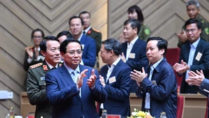 范明正总理出席会议。