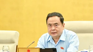 国会主席陈青敏主持会议。