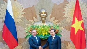 越南国会主席陈青敏会见俄罗斯联邦委员会第一副主席、统一俄罗斯党总委员会秘书亚库舍夫。