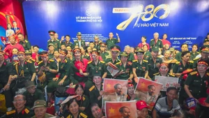 老战士们出席庆祝八月革命胜利暨九·二国庆80周年阅兵与游行活动【组图】