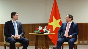 范明正总理会见巴西淡水河谷公司领导。（图片来源：越通社）
