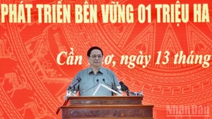 范明正总理在会议上发指导性讲话。