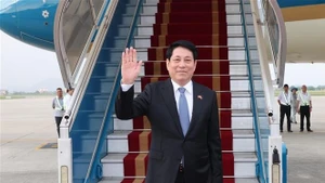 国家主席梁强启程出席世界反法西斯战争胜利80周年纪念活动并对中国进行访问。（图片来源：越通社）