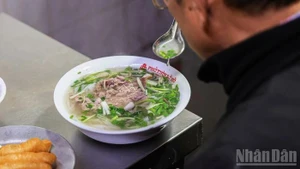 附图：越南牛肉河粉。