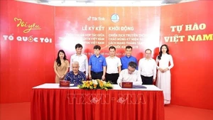 越南青年联合会中央委员会领导与抖音越南代表签署2025—2029年阶段合作协议。（图片来源：越通社）