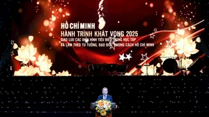 苏林总书记在活动上发表讲话。（图片来源：hanoimoi.vn）