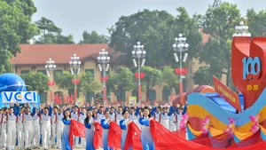 越南革命新闻方阵。