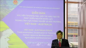 农业与环境部副部长陈青南发表讲话。