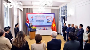 《越南—古巴：65年友谊同心脉动》特刊发布仪式。（图片来源：vov.vn）