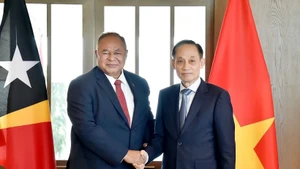 越共中央书记处书记、外交部代理部长黎怀忠和东帝汶外交与合作部部长弗雷塔斯。（图片来源：越通社）