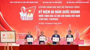 越南社会主义共和国国庆80周年特种邮票套装发行仪式。