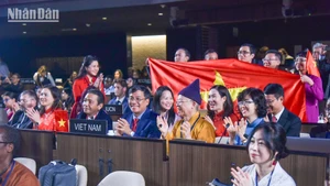 越南代表团。