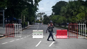 2022年7月19日，安全部队在缅甸仰光街头站岗。（图片来源：越通社）