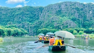 宁平省三谷-碧洞旅游区。