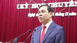 武仲海同志全票当选为义安省人民委员会主席。