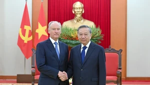 越共中央总书记苏林会见俄罗斯总统助理、俄罗斯海事委员会主席尼古拉·帕特鲁舍夫。