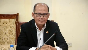 柬埔寨皇家科学院国际关系研究所亚洲-非洲与中东研究部代理主任、柬埔寨留越校友会主席乌奇·莱昂。