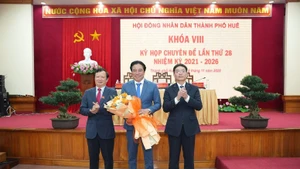 顺化市委副书记阮克全同志以100%赞成票（43票）当选顺化市人民委员会主席，任期2021—2026年。