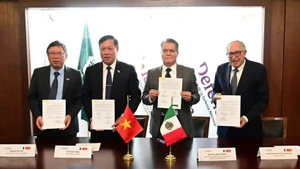 越南卫生部与墨西哥卫生部领导代表签署卫生领域合作谅解备忘录。（图片来源：越通社）