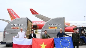 堤坝管理与防灾局12月28日收到波兰救援物资。（图片来源：越通社）