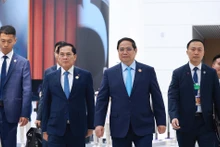 越南政府总理范明正出席世界经济论坛2025年新领军者年会全体会议开幕式。(图片来源:越通社)