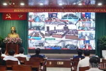 6月25日，胡志明市市委常务委员会主持召开会议，试运行“两级地方政府模式。