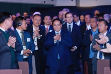 越南政府总理范明正出席越南-瑞典经济论坛。
