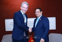 越南政府总理范明正会见德国西门子股份公司管理委员会成员、首席技术官和首席战略官彼得·科尔特。