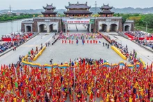宁平省的长安庙会场景。
