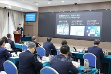 越南最高人民法院高级代表团考察中国广东省深圳市中级人民法院人工智能在审判活动中的应用。（图片来源：越通社）