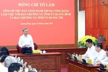 越共中央总书记苏林主持会议。（图片来源：越通社）