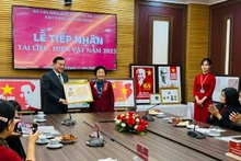 胡志明博物馆接收关于胡志明主席的珍贵资料和文物。