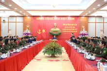 越共中央总书记苏林会见全国基层治安力量先进集体和先进个人代表。