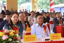 越共中央书记处常务书记陈锦秀莅临老街省出席民族大团结日活动。（图片来源：老街省门户网站）