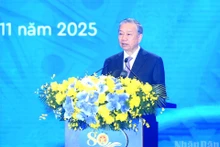 越共中央总书记苏林在越南监察部门传统日80周年庆典上发表讲话。（登科 摄）