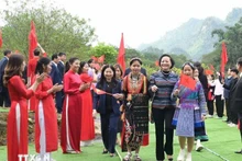 范氏清茶副总理出席老街省阿木充（A Mú Sung）、伊子（Y Tý）、芒姜（Mường Khương）、帕隆（Pha Long）4个边境乡4所九年一贯制寄宿学校开工仪式。